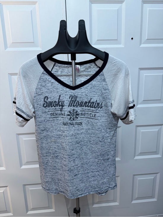 prime mountain Tops - Smoky Mountains V-Neck Raglan Tee - White & Heather Gray